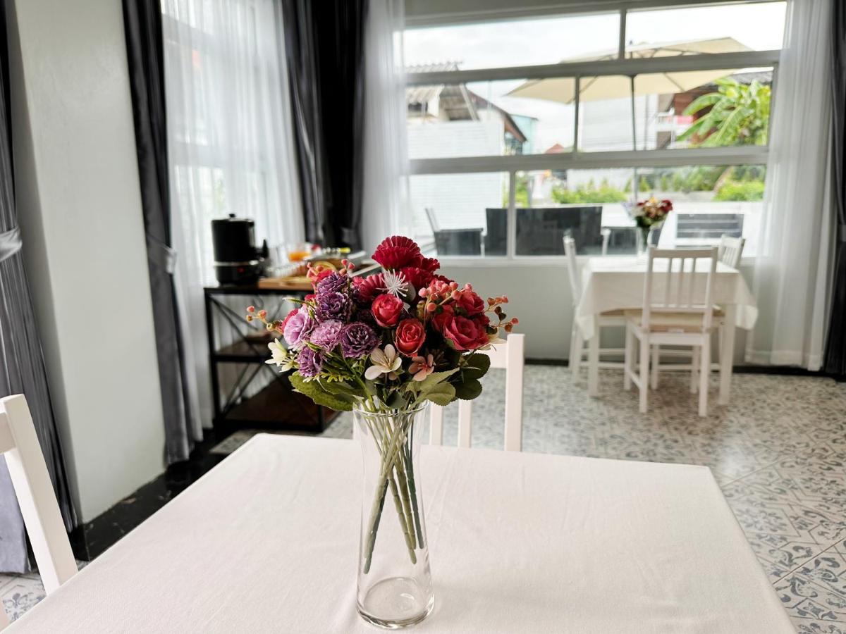 The White House Rachamankha เดอะ ไวท์เฮ้าส์ ราชมรรคา Hostel Chiang Mai Exterior foto